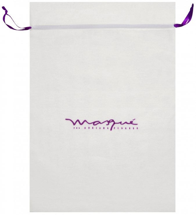 Embalagem para Presente em TNT personalizada  com fechamento em fita 